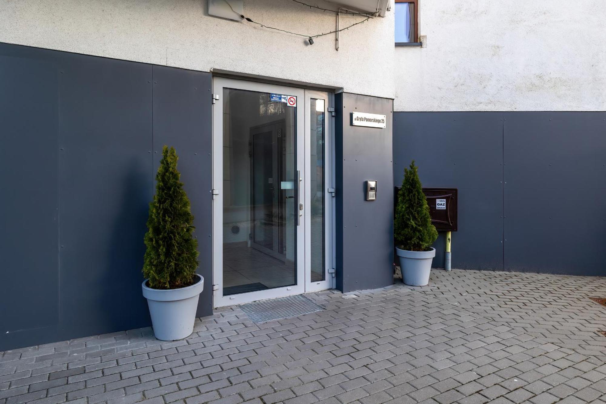 Flamingo With Balcony In Seaview By Rent Like Apartment *